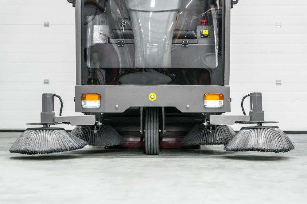 Balayeuse autoportée Clean Master Xtreme - 18000 m²/h agri-tract